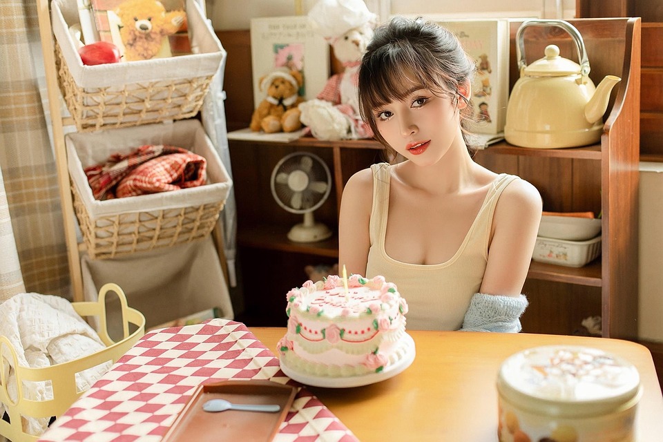 25 岁女生过年回家，为何总被亲戚问这些？