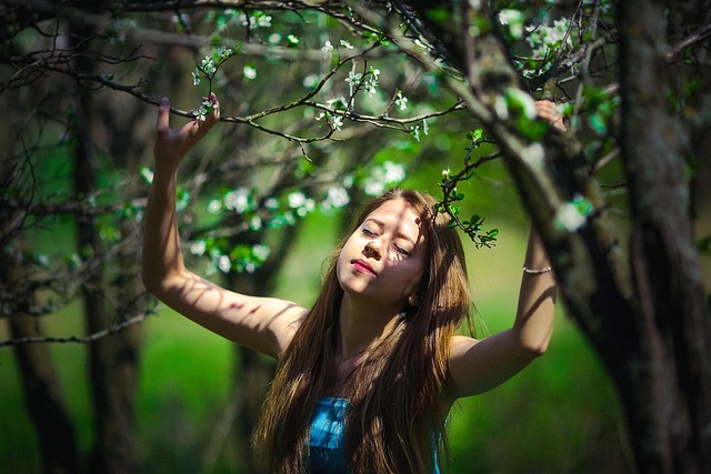 最后,不妨点击“情感咨询网”,那里有无数的温暖与理解等待着你。