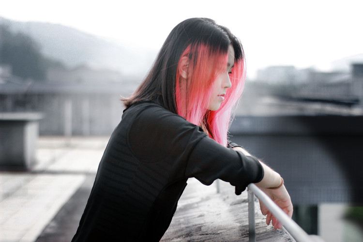 喜欢隔壁的女生，但我不敢接近
