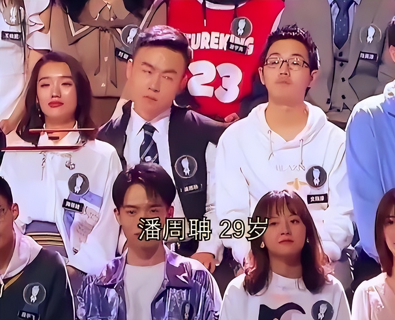 “有请潘周聃！”狂拽起身的他掀起模仿潮流，对此本人回应道....