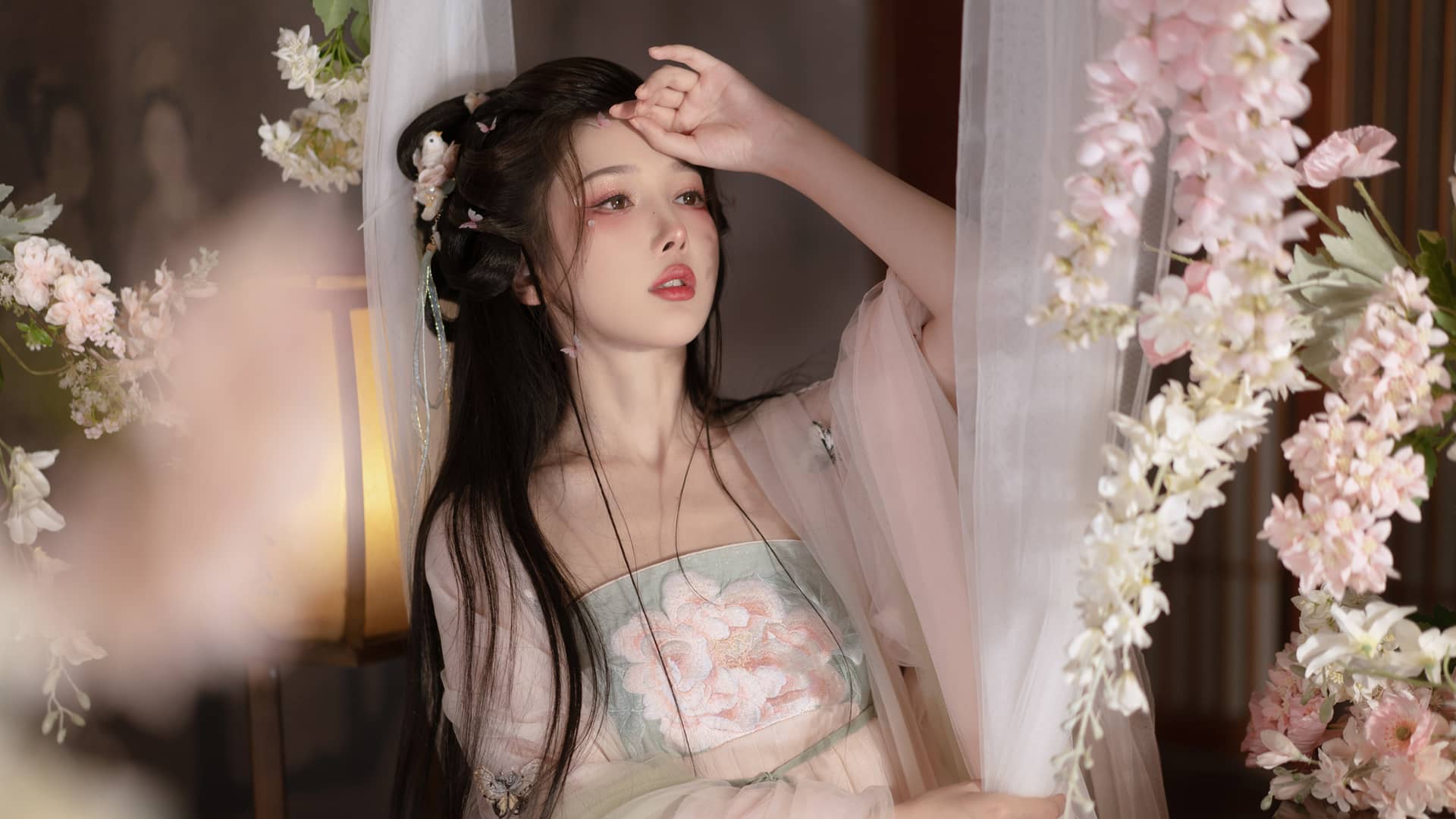 挤地铁时有人起了反应：如何维护司机及乘客的权益