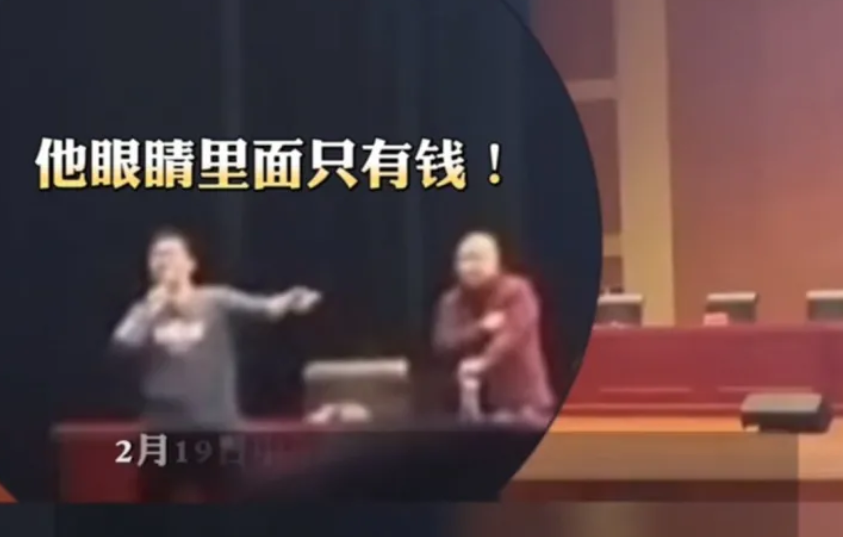 教师演讲宣扬歪门思想，高中生抢麦霸气反驳：我们是为了中华之崛起而读书！