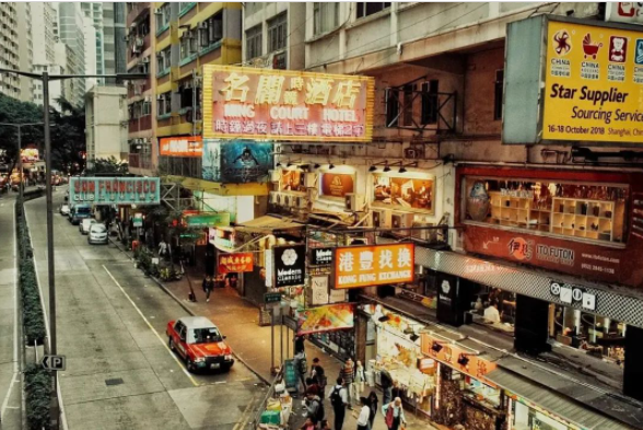 一家三口约定跳楼,父母先走后儿子突然反悔,真相令人唏嘘...