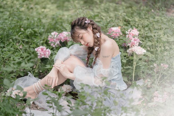 00后女生回村相亲,见面不敢对视:恋爱心理学