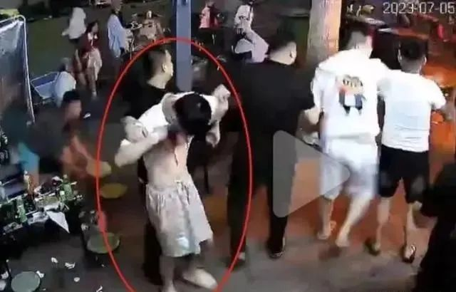 “烧烤摊剪刀血案”究竟发生了什么？别做情绪的奴隶，害人害己！