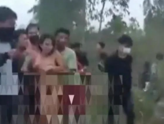 印度两女子被迫赤裸游街遭轮奸：女性需得到尊重！
