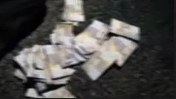 分手后报复前任最狠的方式：男子散发前女友黄色卡片索要印制费，分手后能报复前任吗？