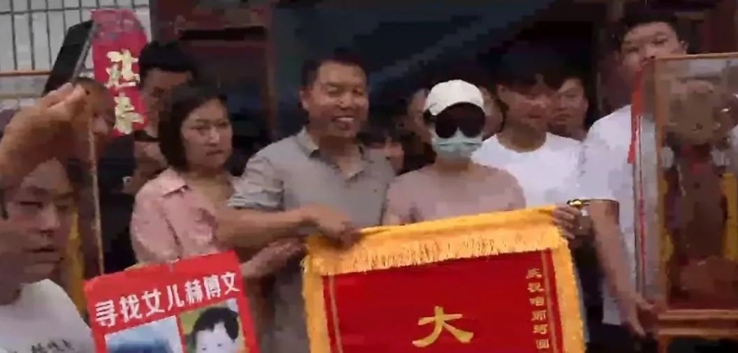货车寻亲父亲找回失去23年的女儿，终于团聚！