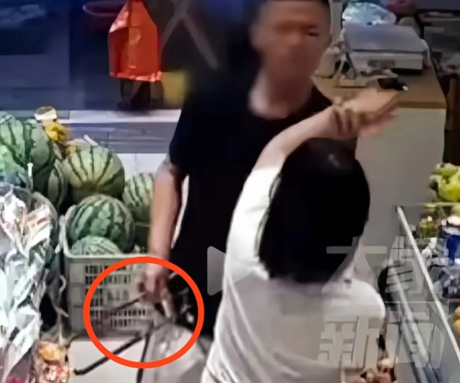 女子因找新对象被前夫暴打，只拘留一天！网友炸锅！