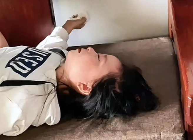 袖珍演员朱洁回应婚内出轨，曝炸裂细节：前夫拿刀威胁，法院已判